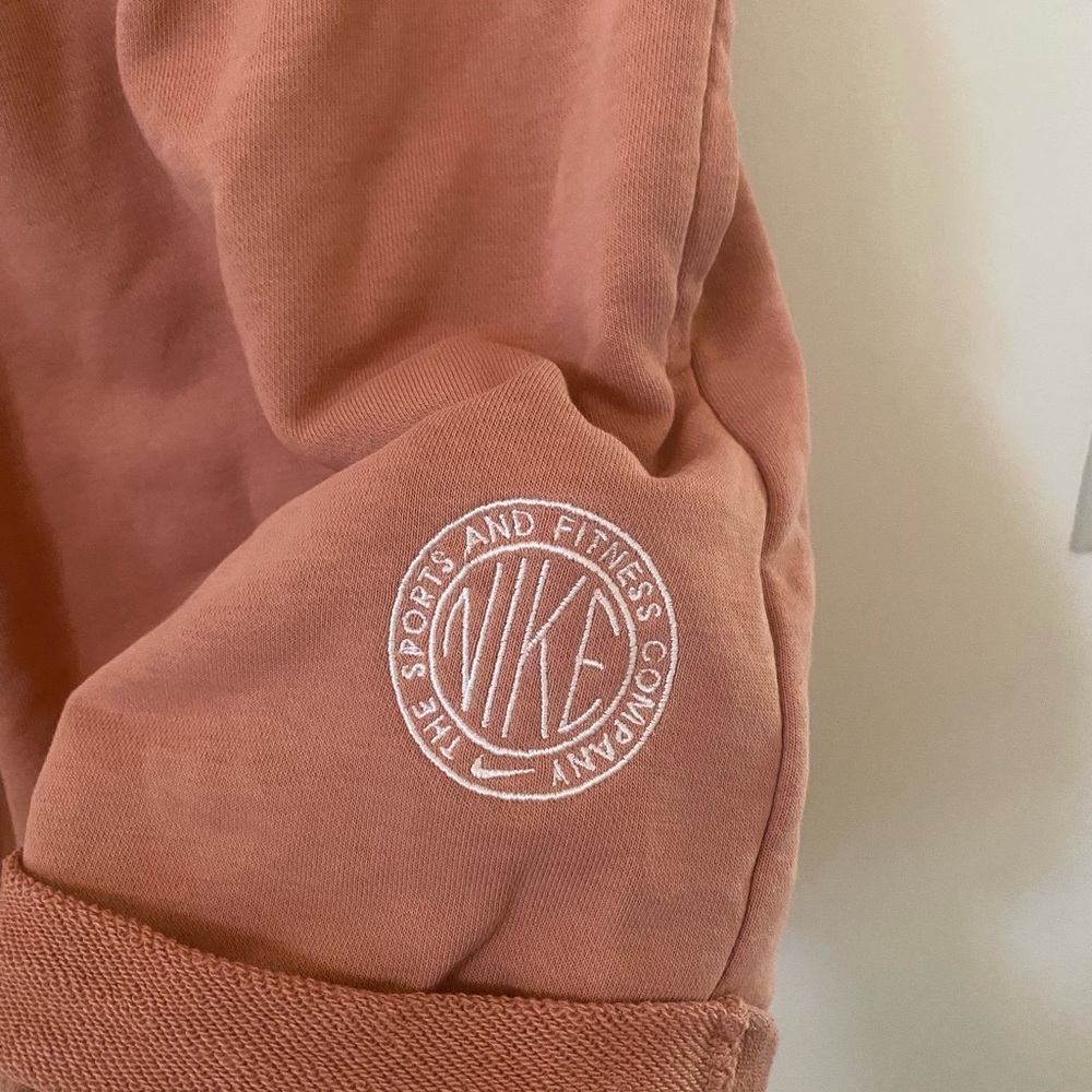 NIKE RAW HEM HIGH WAISTED CASUAL PEACH TERRA BLUSH COLOR FEMME SHORTS - Picture 5 of 12